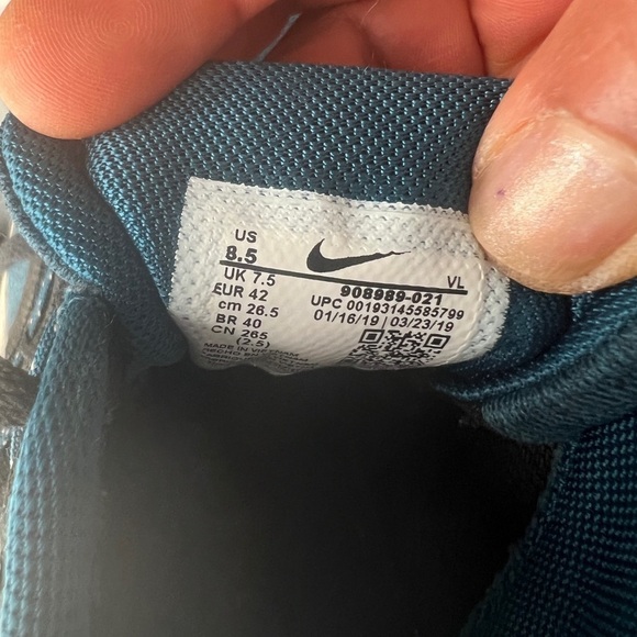 Nike blue sneakers size 8.5 running shoes - Picture 7 of 7